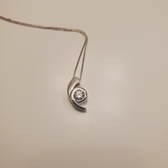 0.25 carat diamond necklace w 10k white gold chain - Picture 6 of 9